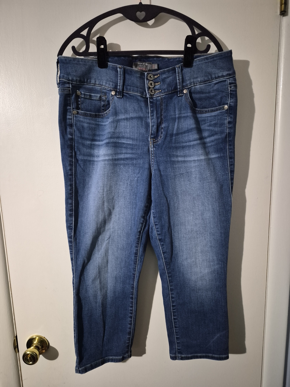 torrid Medium Blue Capris with Triple-Button Front Size 14